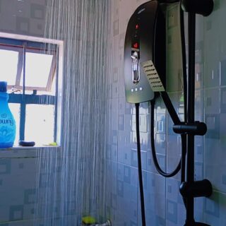 BLACK INSTANT HEATER FOR SALTY WATER